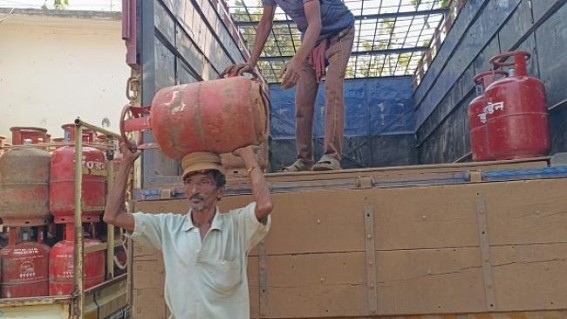 Domestic gas cylinder prices up by 56% in 4 years; hefty drop in subsidy Domestic gas cylinder prices up by 56% in 4 years; hefty drop in subsidy